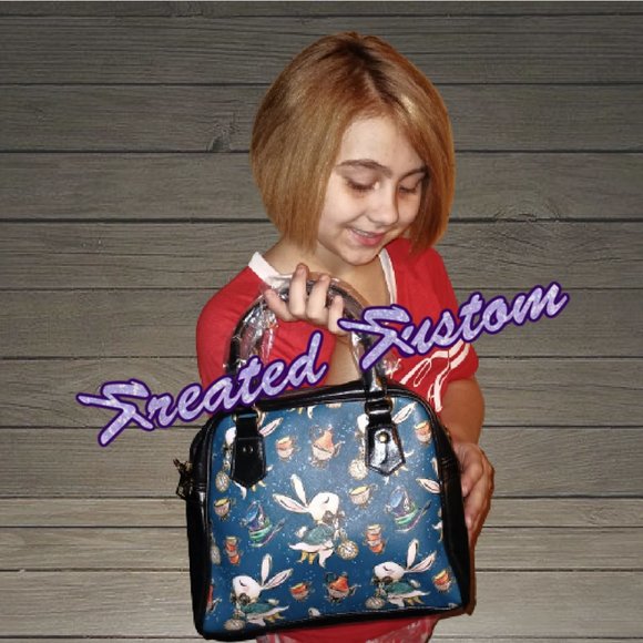 Alice in Wonderland's Framed Alice - Stylish Handbag with Shoulder Strap - Picture 3 of 6